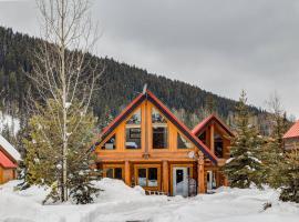 Beautiful Rustic Chalet in the Heart of Rockies, hotel in Golden