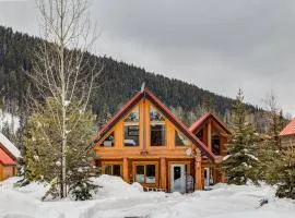 Beautiful Rustic Chalet in the Heart of Rockies