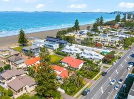 Premium Orewa Beachside Escape - Backyard & BBQ