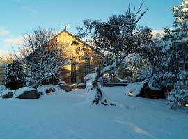 Bush Rock Touchdown Cottages, hotel em Jindabyne