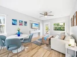 Siesta Key, Heated Pool, Dock on Lagoon, Turtle Beach 1 mile and Crescent Beach 2 miles, 1bdr