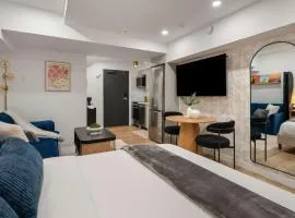 Casa Hotels McCaul- Brand-New Basement Suite Studio