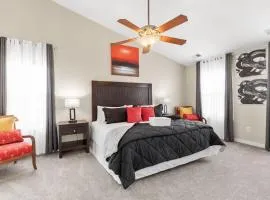 Royal Retreat Luxurious House with 4 King Beds