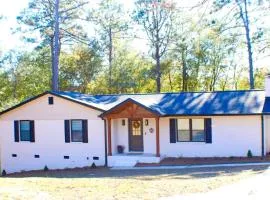 NEW Aiken Retreat I Firepit I Hot Tub I Near Dtwn