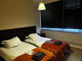 Guest room with private bathroom, WiFi, TV, Antwerp