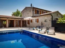 Rustic villa Nonna Lucia with pool in Groznjan