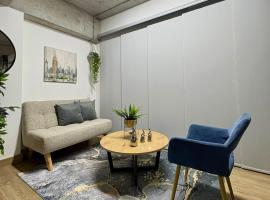 Hermoso apartamento tipo loft en El Retiro Oriente Ant, hotell i El Retiro