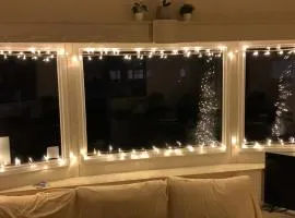 5 mins walk to beach. 3 bedroom caravan. Sleeps 8