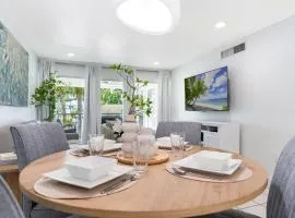 Naples Luxe Coral Oasis