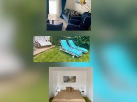 Gemütliche und voll ausgestatette 2 Zimmer Ferienwohnung am Wörthsee mit Terrasse, Grill, Schaukel, Doppelbett oder getrennte Betten fußläufig zu S-Bahn nach München und See, ideal zum Entspannen aber auch zum Arbeiten, Hotel in Wörthsee