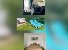 Gemütliche 2 Zimmer Ferienwohnung mit Terrasse Fernsehsessel Spülmaschine Grill Schaukel, fußläufig zu S-Bahn nach München und See, ideal zum Entspannen aber auch zum Arbeiten