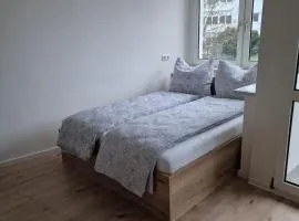 Moderne 40 m2 Ferienwohnung mit Balkon in Top Lage frisch renoviert