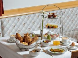 Apartment Hotel Elvis, Hotel in St. Ulrich in Gröden