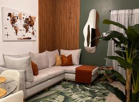 Secure Retreat Near SJO and 27, Ideal for Families, Hotel in Nuestro Amo
