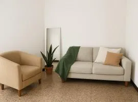 Departamento a media cuadra de plaza central