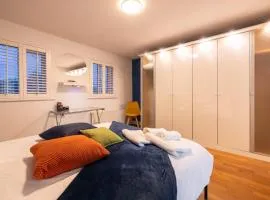 Modern 4-bed home Royal Wharf near Excel Canary Wharf London city airport The O2 -Free parking