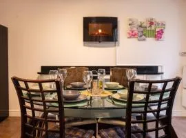 Modern 4 Bed Docklands House- ExCel 20min- London City Airport 10min- Free parking- Speed WiFi