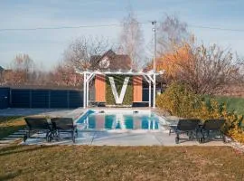 The V House Luxury A-Frame with Private Pool