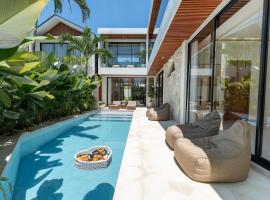 Brand-New Luxury Villa Jacuzzi, Pool & Cinema in Seseh, hotel v destinaci Cemagi