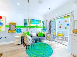 D- Hip & Stylish NoHo Family-Friendly Home near Universal & Hollywood with Patio - Hot Tub - Games - & Parking