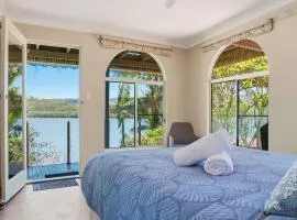 Dorathee Cottage - Pet Friendly - Absolute Waterfront