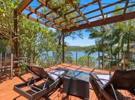 Dorathee Cottage - Pet Friendly - Absolute Waterfront