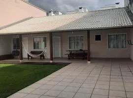 Casa ampla, lugar tranquilo