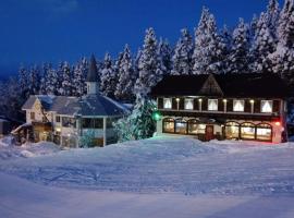 赤い扉ロッジ、木島平村のホテル