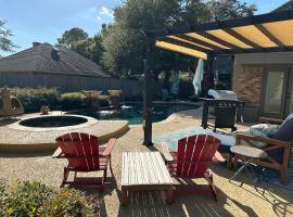 Laurel Lane Oasis Sleeps 12 Pool Game Room, hotel a Bedford