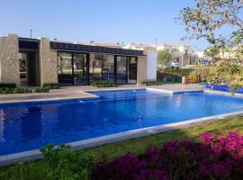 House A in a residential condominium with a pool, hotel v destinaci Miranda