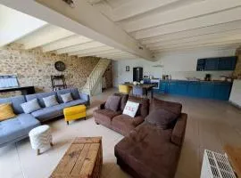 Gîte de Charme avec Jardin, Wifi et Parking à Saint-Gourson - FR-1-653-285