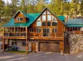 Denton by AvantStay Hot Tub Deck w Fire Pit Near Skiing Lake