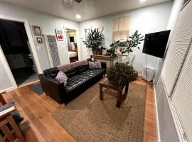 1 Bedroom Unit Walking Distance to Old Town