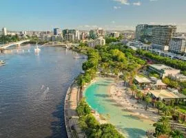 South Bank Penthouse - Streets Beach Access - Free Parking