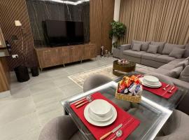 Modern & Elegant Fully Equipped Apartment, hotel in Sār