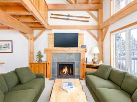 Alpine Timbers 2 Luxury Chalet with Hot Tub，位于大白山的酒店