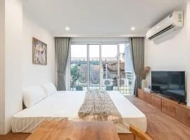 Old Quarter Center - 3 beds- Netflix - Big Balcony