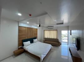 Hotel Lotus Suites, ξενοδοχείο σε Miraj