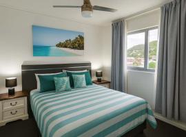 Central Kensington Studio with Pool near CBD, Hotel in Townsville