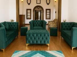 Secret Escape Heritage Bungalow, bungalow in Ooty