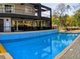 Modern Classic 2BHK Apartments in Vagator by MaxStays, hotel i Vagator