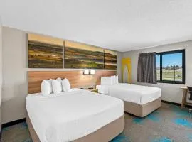 Days Inn & Suites by Wyndham Des Moines Airport