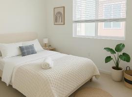 Dinghy, hotel i Eastvale