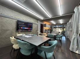 ファミーユ 一碧湖 湖近く 温泉 屋根付バーベキューテラス 1棟貸切宿, hotel a Ogi