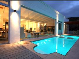 180Sea Views Simons Town Villa, viešbutis mieste Seaforth