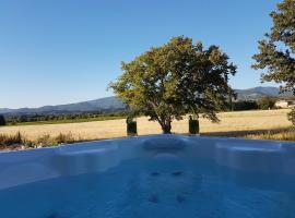 Mas de Caractère en Provence 'White 212' avec SPA privatif, hotel i Valréas