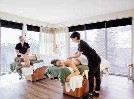 Fairmont Resort Blue Mountains MGallery Collection، فندق في ليورا