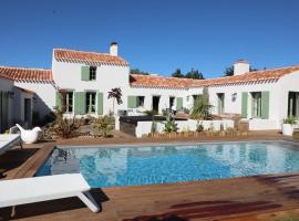 Magnifique villa Piscine Spa Billard, hotel in L'Ile d'Yeu