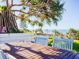 Grassy Knoll - Panoramic Beach Apartment, Hotel in Sunrise Beach