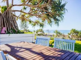 Grassy Knoll - Panoramic Beach Apartment